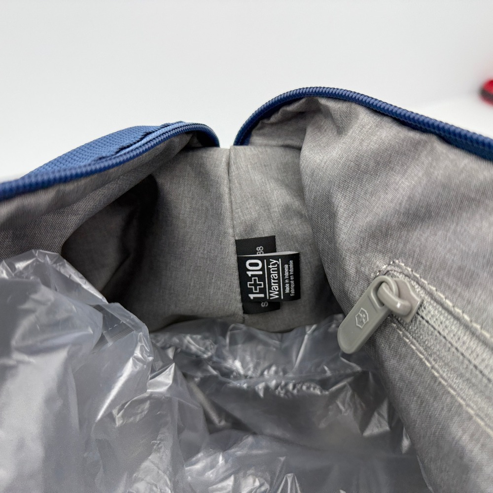 Victorinox Werks Traveler 6.0 Weekender Tote Bag Black Drop Down Expansion New - Picture 7 of 8